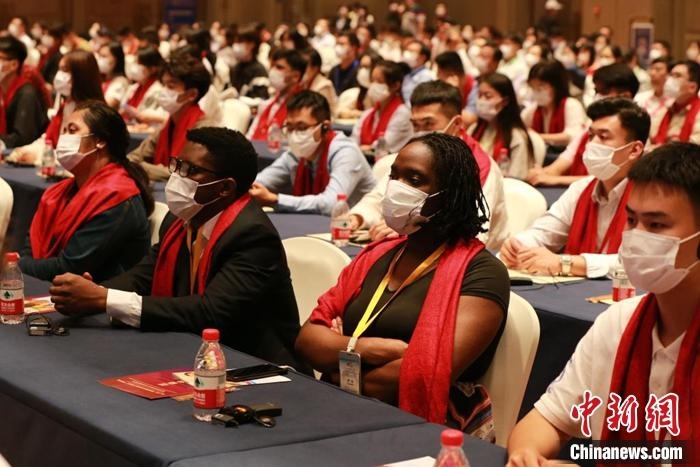 第十六屆“聯(lián)合國教科文組織孔子教育獎”9月27日晚在山東曲阜揭曉。梁犇 攝