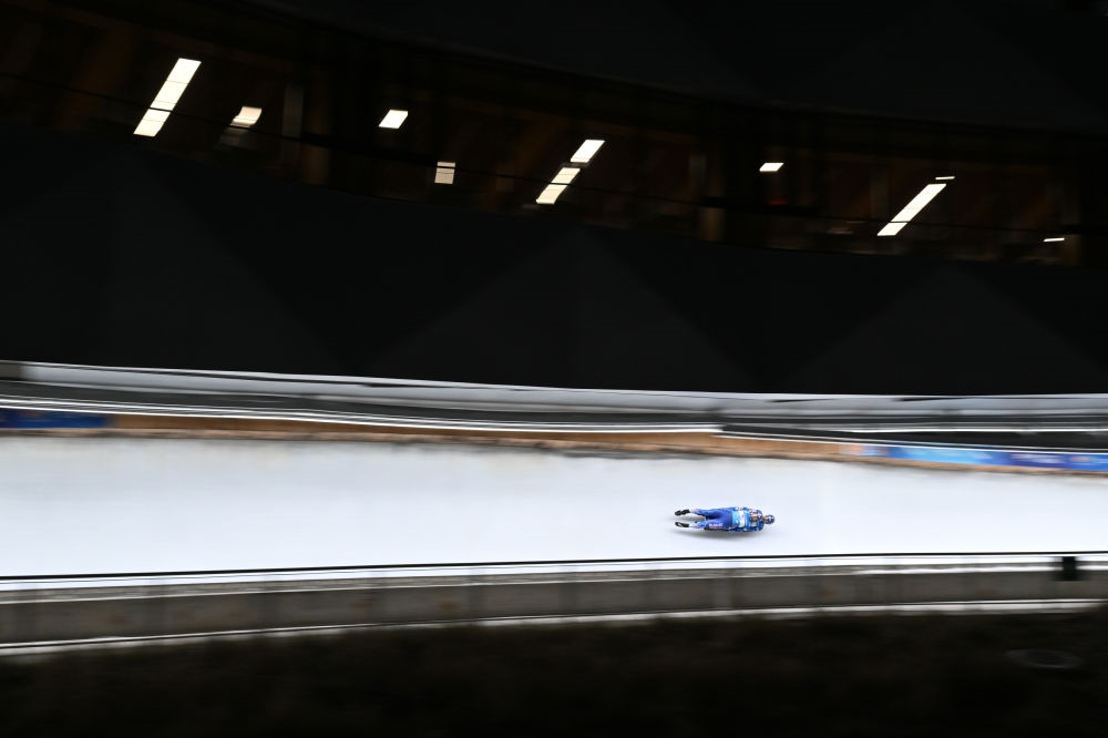 11月21日，美國(guó)選手馬茲德澤/泰爾迪曼在團(tuán)體接力比賽中。新華社記者陳益宸攝