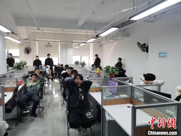 抓捕現(xiàn)場?！￠L沙市公安局供圖