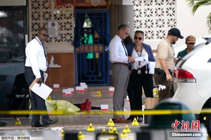 當?shù)貢r間5月30日凌晨，位于美國佛羅里達州東南部的邁阿密戴德縣發(fā)生大規(guī)模槍擊事件，造成2人死亡、20多人受傷。圖為槍擊案現(xiàn)場。