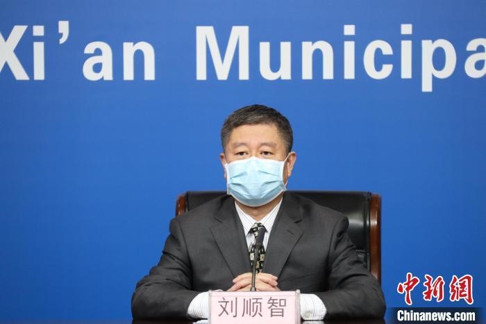 圖為西安市衛(wèi)生健康委主任劉順智6日在新聞發(fā)布會(huì)上?！∥靼彩姓﹫D