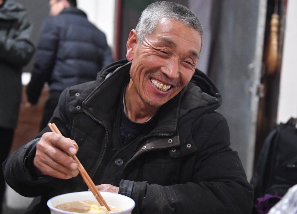 1月26日，山西省汾西縣段村村民蔡文明談起見到總書記的心情，激動又開心。新華社記者 柴婷 攝