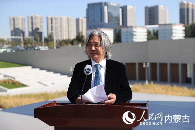 全國(guó)政協(xié)副秘書長(zhǎng)、民盟中央專職副主席、中國(guó)美術(shù)館館長(zhǎng)、中國(guó)城市雕塑家協(xié)會(huì)主席吳為山開幕致辭。王劭凱攝