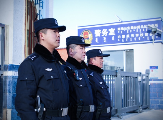 站好“護學崗”，守護“成長路”——南地公安持續(xù)開展護學行動214.png