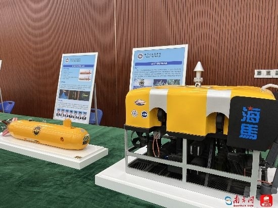 水下自主式航行器和“海馬”號遙控潛水器。