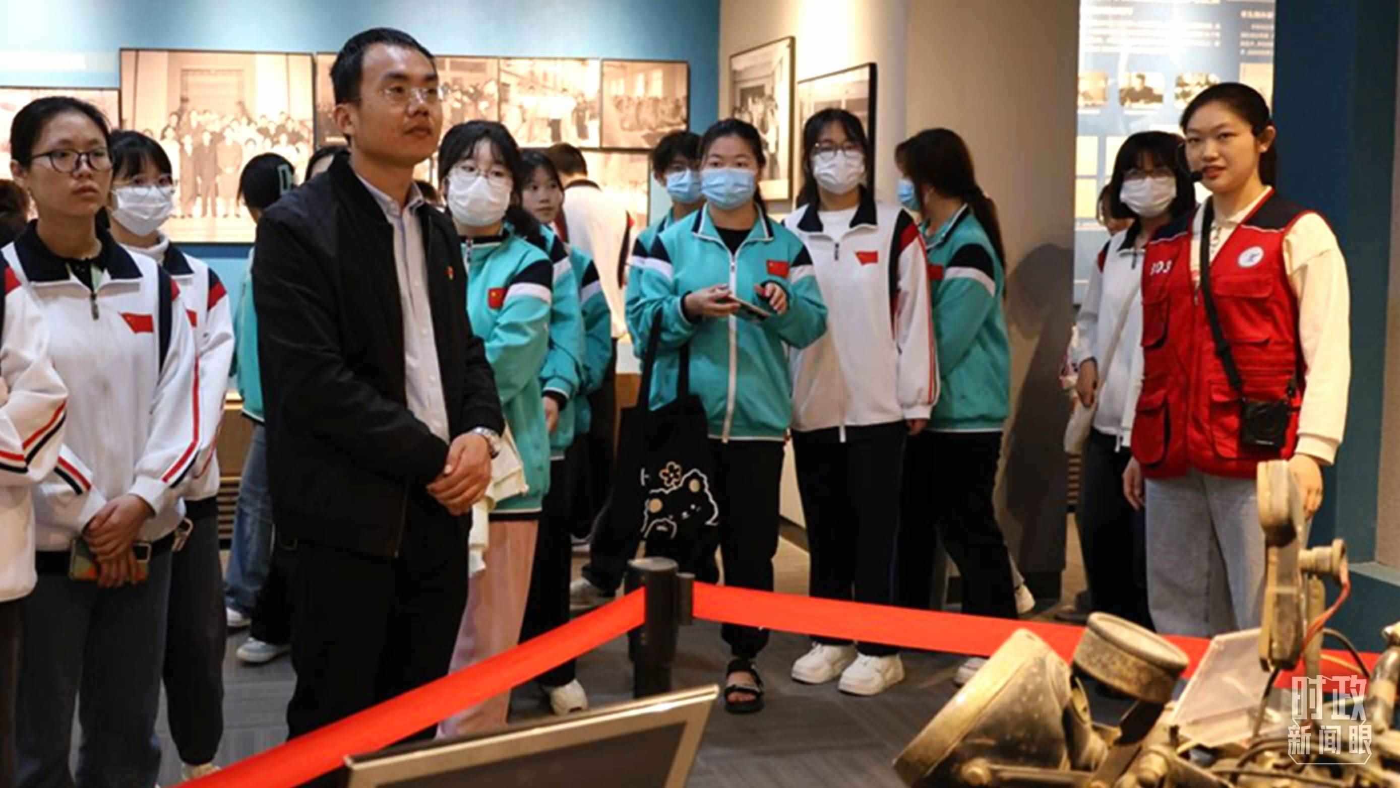 △西安高校師生參觀交大西遷博物館。（資料圖）