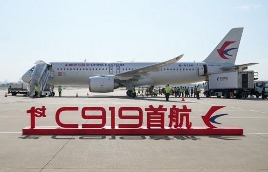 這是在上海虹橋國際機場停機坪拍攝的C919飛機（5月28日攝）。新華社記者丁汀攝
