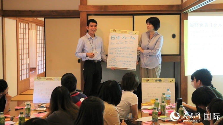 發(fā)表各自的研討成果。人民網(wǎng) 許可攝