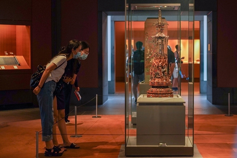 2020年7月24日，觀眾在蘇州博物館內(nèi)參觀。