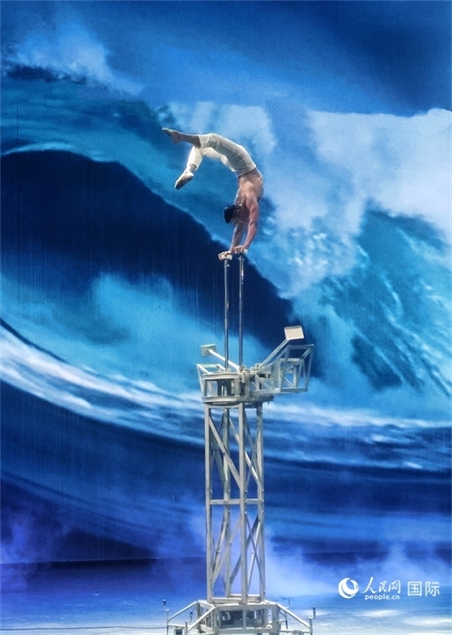 吳橋雜技大世界中的雜技演出。人民網(wǎng) 趙昭攝