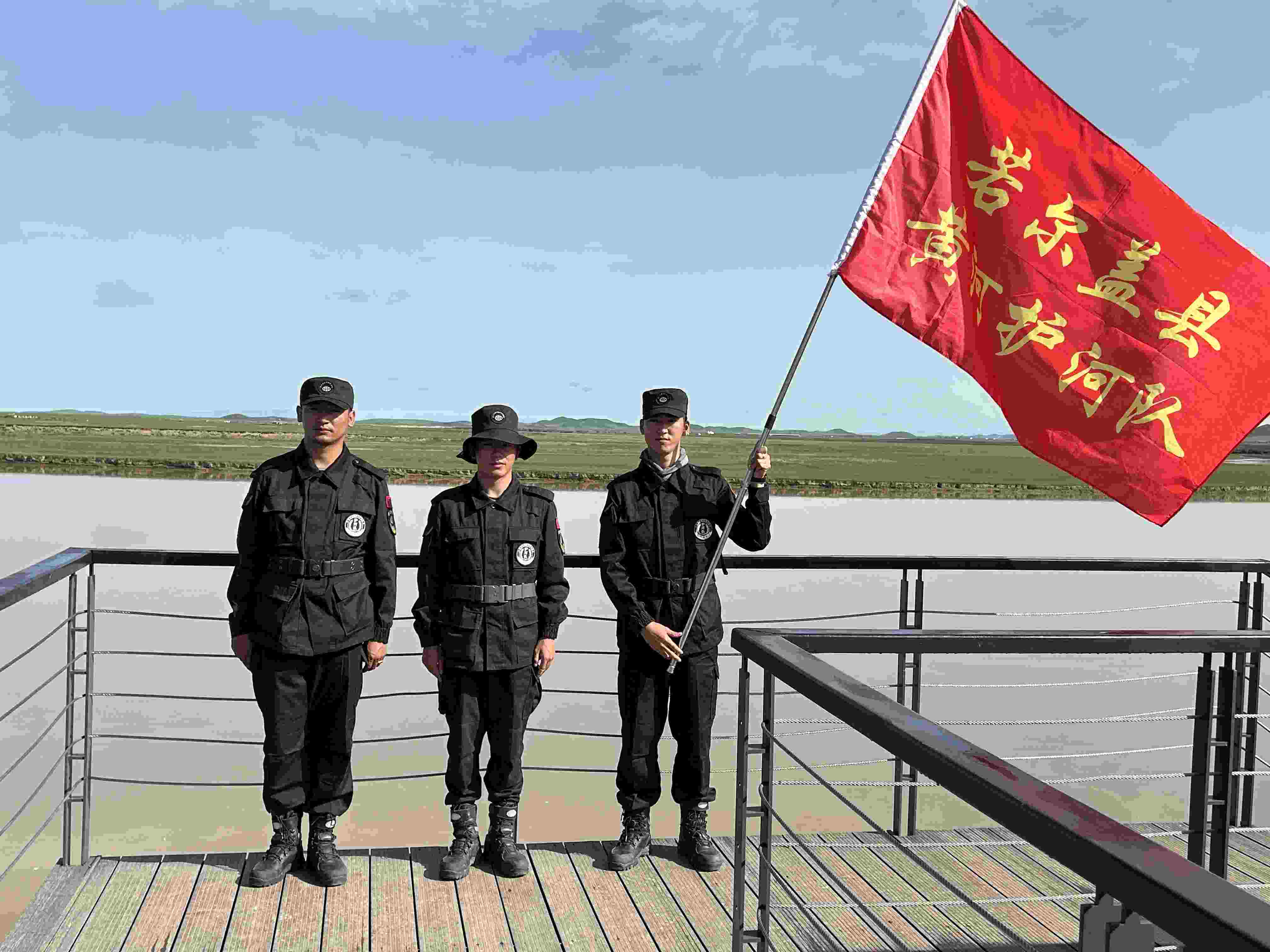 若爾蓋縣黃河護(hù)河隊(duì)。人民網(wǎng) 周靜圓攝