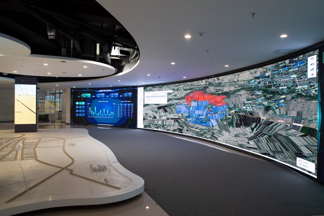 黑龍江省慶安縣數(shù)字農(nóng)業(yè)指揮中心平臺上展示的黑土地情況（4月26日攝）。新華社記者 張濤 攝