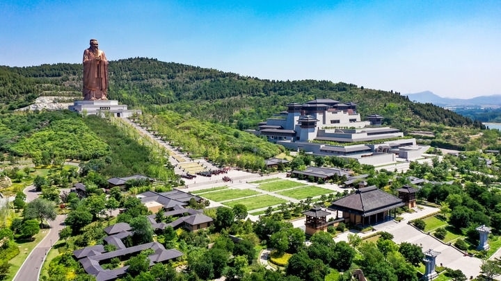 這是2023年6月8日拍攝的山東省曲阜市尼山圣境（無人機照片）。新華社記者 郭緒雷 攝