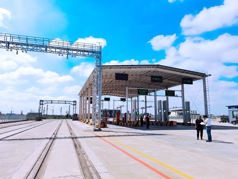 中歐班列（沈陽）集結(jié)中心貨運(yùn)通道。人民網(wǎng)記者 栗翹楚攝