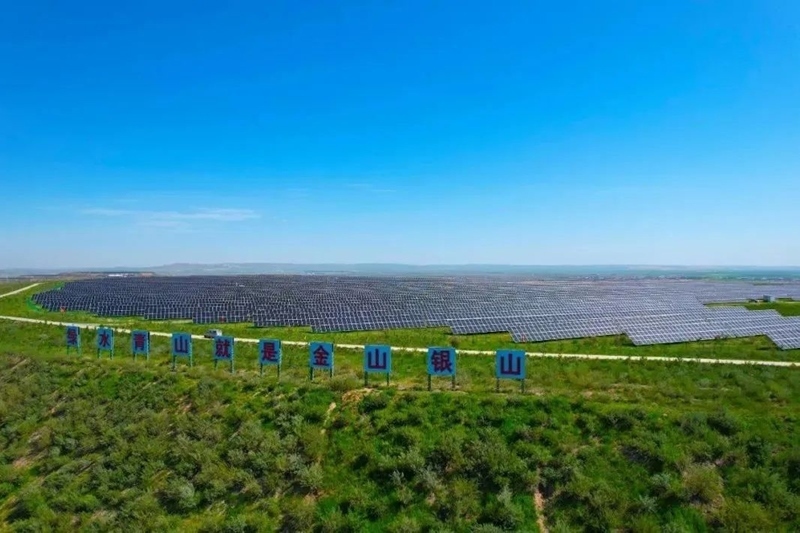 勝利能源露天礦排土場15.3萬千瓦光伏電站并網發(fā)電。受訪者供圖