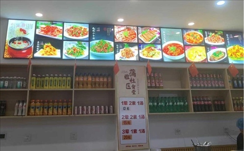 蒲雅社區(qū)食堂內(nèi)。何珊攝