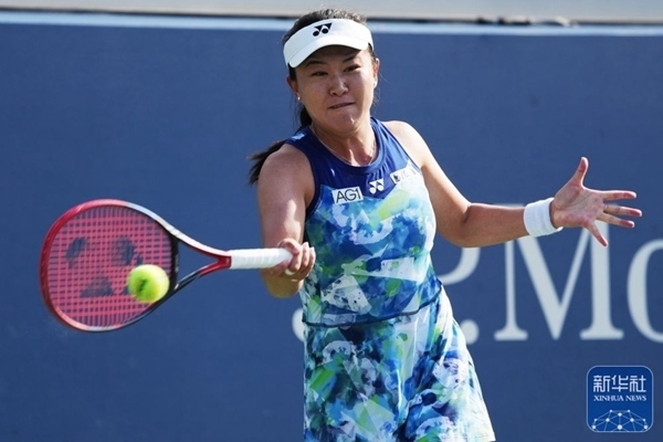 朱琳在比賽中回球。新華社記者 劉杰 攝