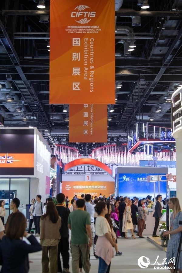9月2日，服貿(mào)會國別展區(qū)，人流如潮。人民網(wǎng)記者 翁奇羽攝