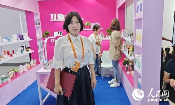 9月3日，韓國駐華大使館經(jīng)濟(jì)部參贊金至凰接受人民網(wǎng)記者采訪。人民網(wǎng)記者 趙雯博攝