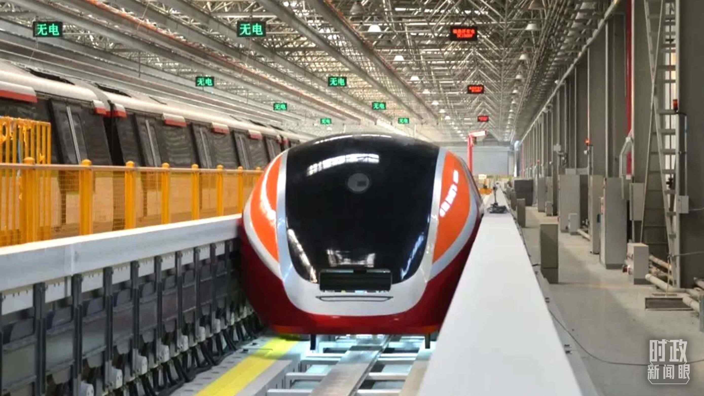 △3月31日，由中國(guó)中車自主研制的國(guó)內(nèi)首套高溫超導(dǎo)電動(dòng)懸浮全要素試驗(yàn)系統(tǒng)完成首次懸浮運(yùn)行。（圖/中車齊齊哈爾車輛有限公司）