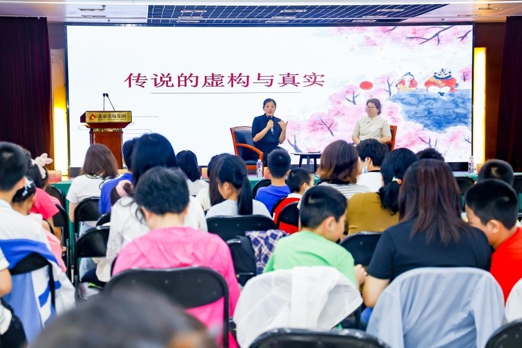 經(jīng)典閱讀進(jìn)社區(qū)——十月少年文學(xué)創(chuàng)享會(huì)走進(jìn)裕中東里。主辦方供圖