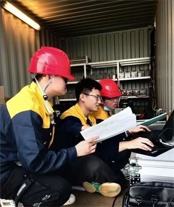 △2022年，長(zhǎng)征十一號(hào)運(yùn)載火箭在我國(guó)黃海以“一箭五星”方式成功發(fā)射。哈爾濱工程大學(xué)船海結(jié)構(gòu)物安全與舒適性團(tuán)隊(duì)為發(fā)射船進(jìn)行結(jié)構(gòu)動(dòng)態(tài)監(jiān)測(cè)。