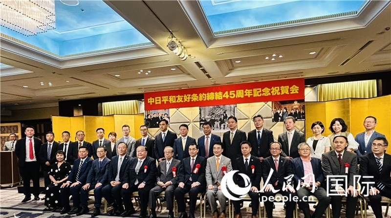 到場(chǎng)嘉賓合影留念。人民網(wǎng) 蔣曉辰攝