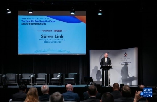 9月21日，在德國(guó)杜伊斯堡，杜伊斯堡市市長(zhǎng)澤倫·林克出席2023新絲路物流論壇并致辭。新華社記者 張帆 攝