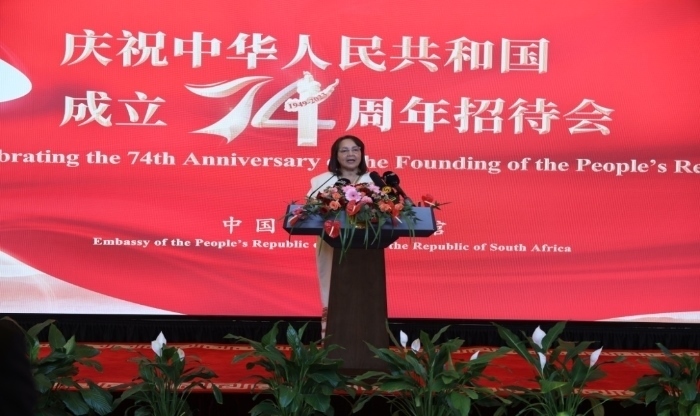 德利萊代表南政府向中國政府和人民致以誠摯祝賀。中國駐南非使館供圖
