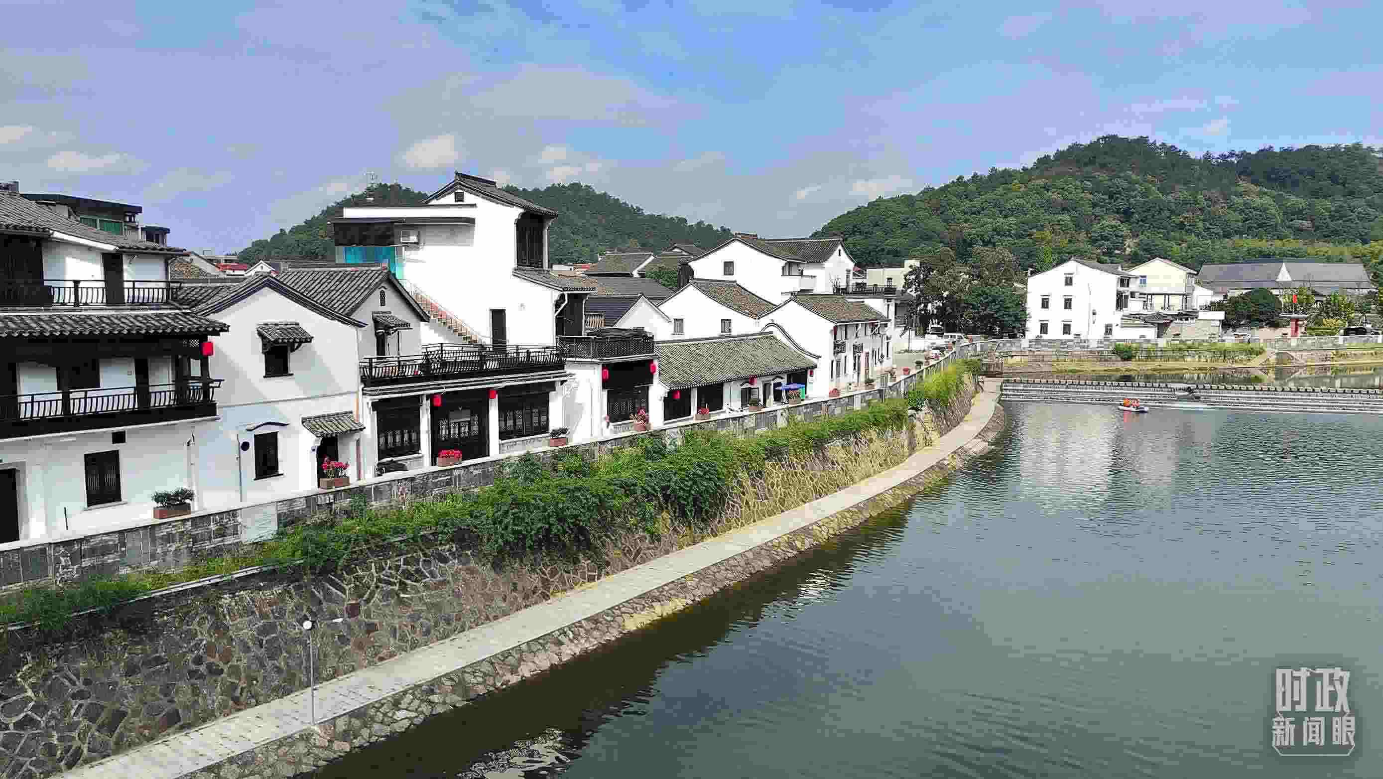 △“楓橋經(jīng)驗(yàn)”發(fā)源地諸暨市楓橋鎮(zhèn)。（總臺(tái)央視記者楊立峰拍攝）