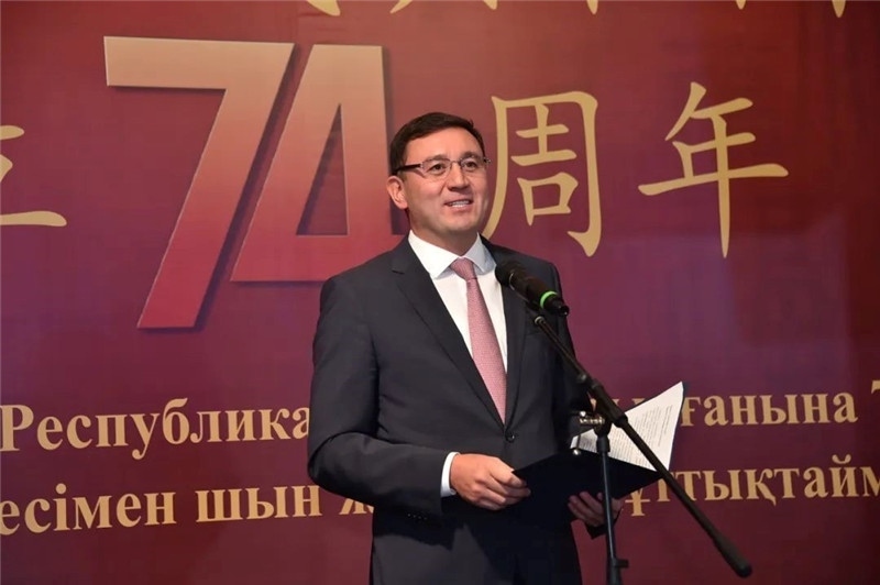 圖為哈外交部駐阿市代表布列格諾夫致辭。駐阿拉木圖總領(lǐng)館供圖