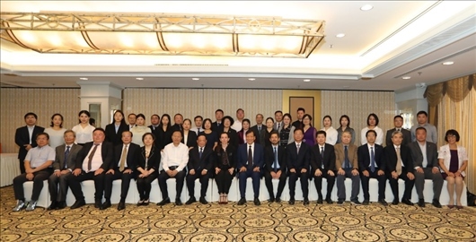 參會嘉賓合影留念。主辦方供圖