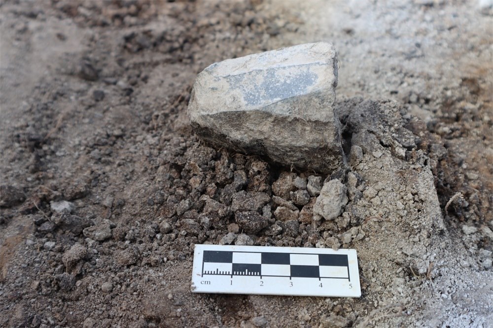 石葉石核出土場景。國家文物局供圖