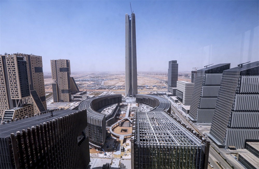 這是在埃及開(kāi)羅以東拍攝的建設(shè)中的新行政首都中央商務(wù)區(qū)（9月11日攝）。新華社發(fā)（艾哈邁德·戈馬攝）