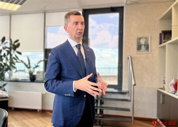 中白工業(yè)園開發(fā)公司第一副總經(jīng)理基里爾·卡羅杰耶夫接受人民網(wǎng)記者采訪。人民網(wǎng)記者 朱虹攝