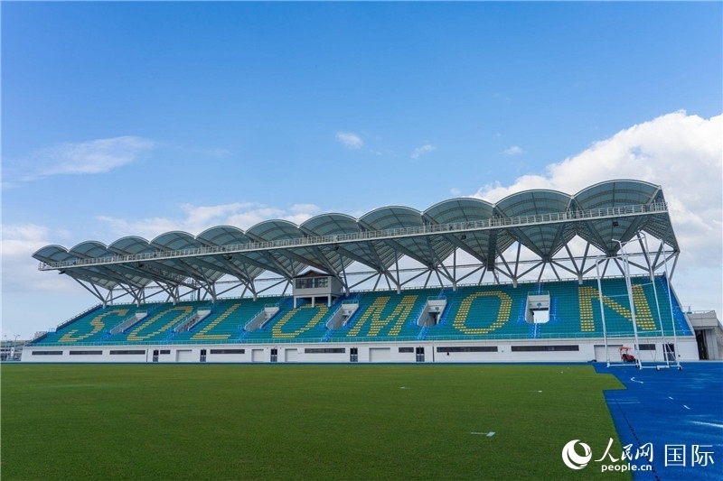 2023年9月12日，位于所羅門群島首都霍尼亞拉的由中土公司承建的中國援所羅門群島2023年太平洋運動會體育場館。人民網(wǎng) 賀吉攝