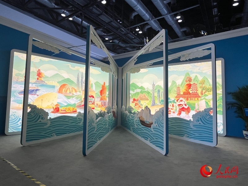 新聞中心媒體公共工作區(qū)兩側(cè)矗立著打開的“書畫”。人民網(wǎng)記者 杜燕飛攝