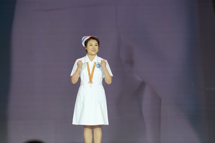 第49屆南丁格爾獎(jiǎng)獲得者、四川大學(xué)華西醫(yī)院護(hù)理部主任蔣艷