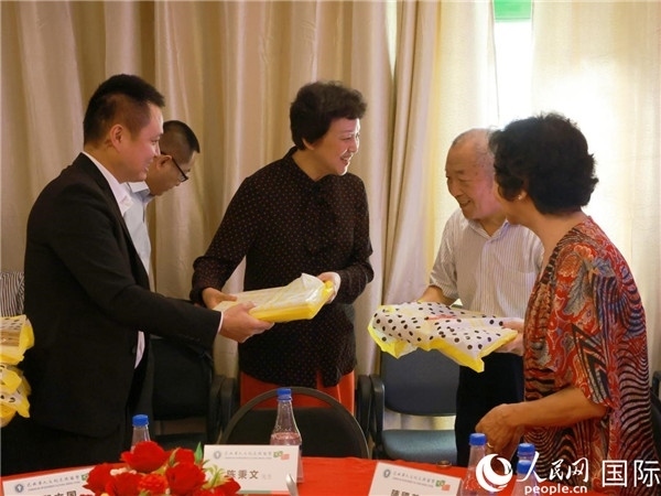 當(dāng)?shù)貢r(shí)間10月23日，國(guó)務(wù)院僑務(wù)辦公室主任陳旭在巴西華人文化交流協(xié)會(huì)會(huì)館出席里約僑界舉辦的重陽節(jié)敬老聯(lián)歡活動(dòng)。人民網(wǎng)記者 陳海琪攝