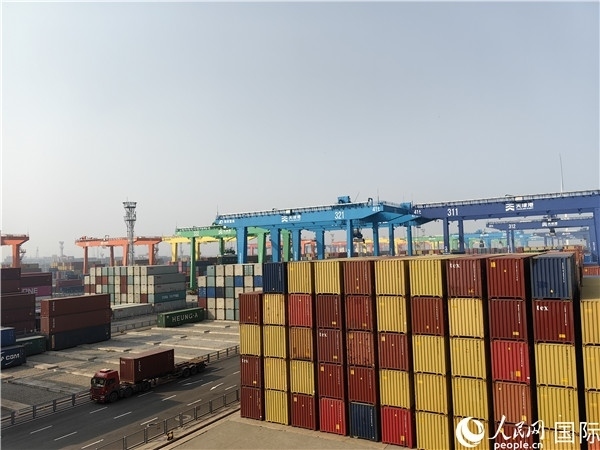 天津港北疆港區(qū)C段智能化集裝箱碼頭。人民網(wǎng)記者 符園園攝