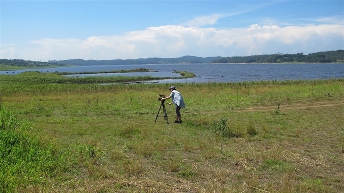 張偉民在八德園廢墟拍攝（圖片為張偉民提供）