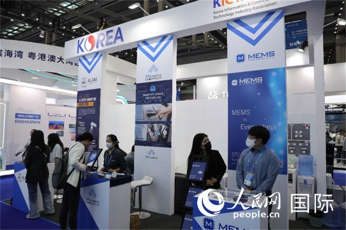 第二十五屆中國國際高新技術(shù)成果交易會15日在深圳開幕，圖為韓國企業(yè)展臺（人民網(wǎng)記者 魯揚攝）