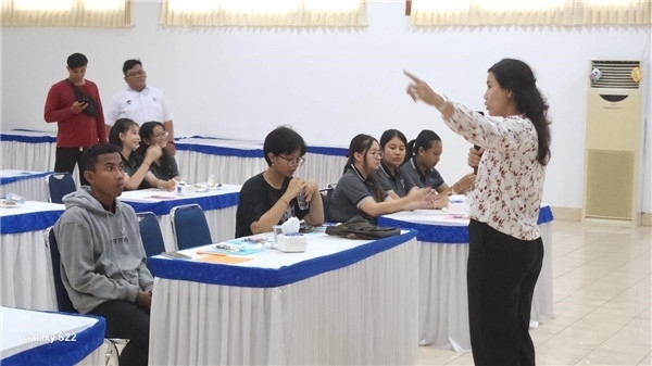 巴陵康孔子學(xué)院外方院長普拉巴介紹孔子學(xué)院情況。主辦方供圖