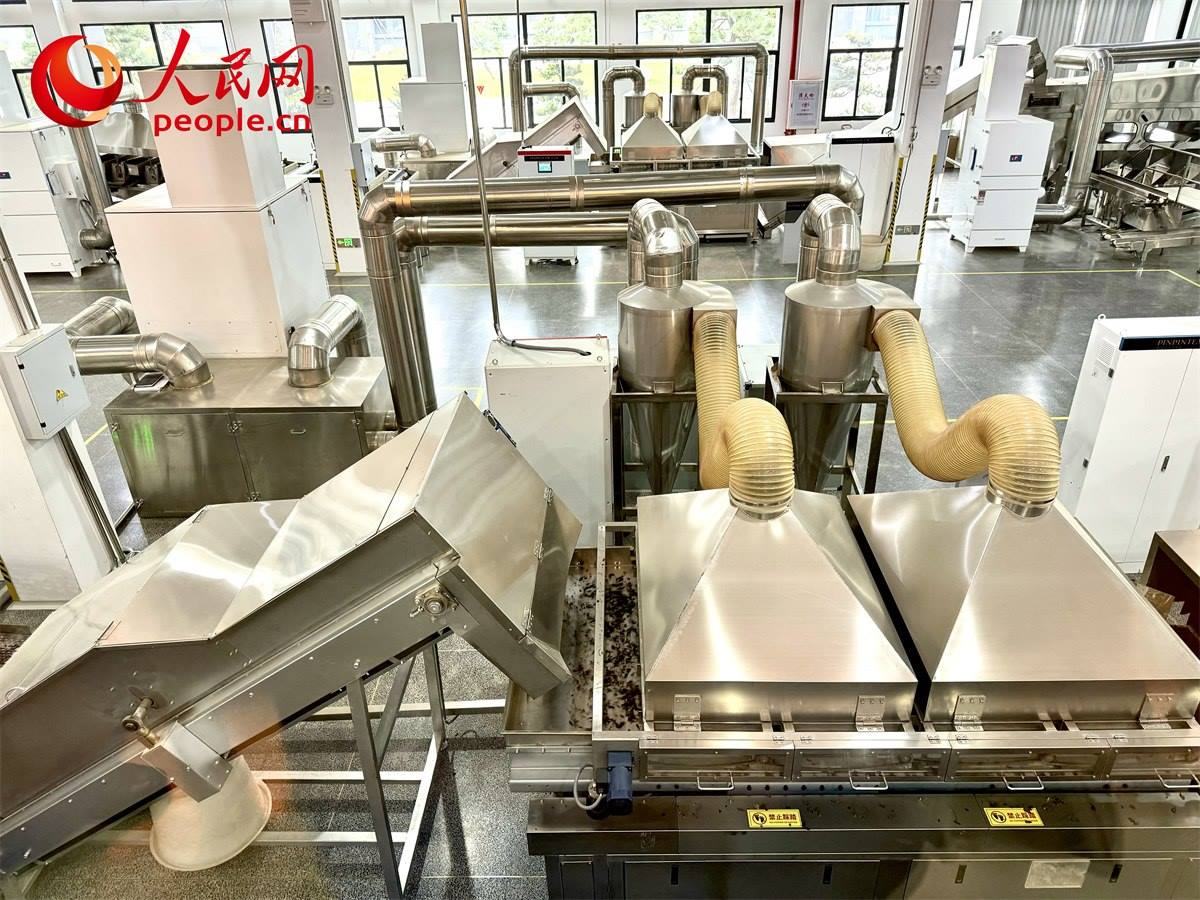 品品香白茶精制自動(dòng)化生產(chǎn)廠房。人民網(wǎng)記者 劉微攝