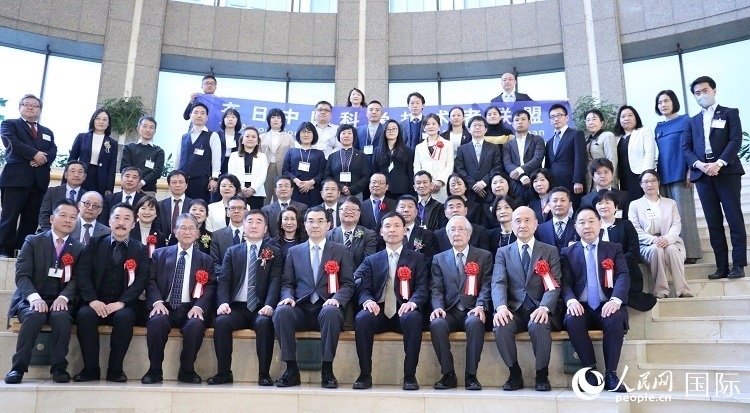 到場嘉賓與中國駐日本大使吳江浩合影留念。人民網(wǎng) 許可攝