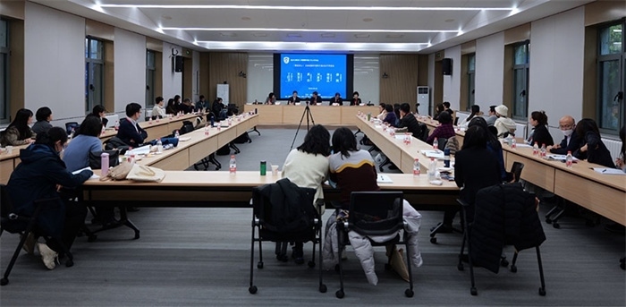 “區(qū)域國別學(xué)視角下的日語學(xué)科建設(shè)”圓桌論壇現(xiàn)場。主辦方供圖