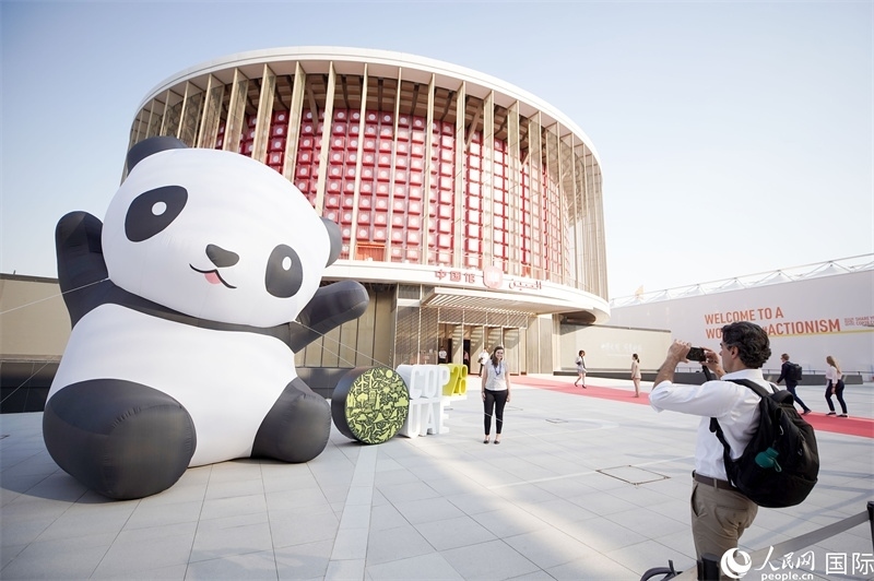 聯(lián)合國(guó)氣候變化迪拜大會(huì)中國(guó)角舉辦的氣候行動(dòng)漫畫展。人民網(wǎng)記者 任皓宇攝