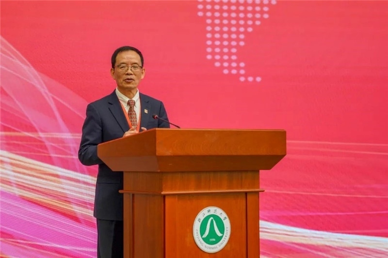 國務(wù)院學(xué)位委員會(huì)區(qū)域國別學(xué)學(xué)科評(píng)議組秘書長、浙江師范大學(xué)非洲研究院（非洲區(qū)域國別學(xué)院）院長劉鴻武致辭。主辦方供圖