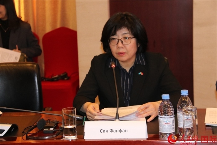 中國駐哈薩克斯坦大使館公使銜參贊邢芳芳致辭。人民網記者 李強攝