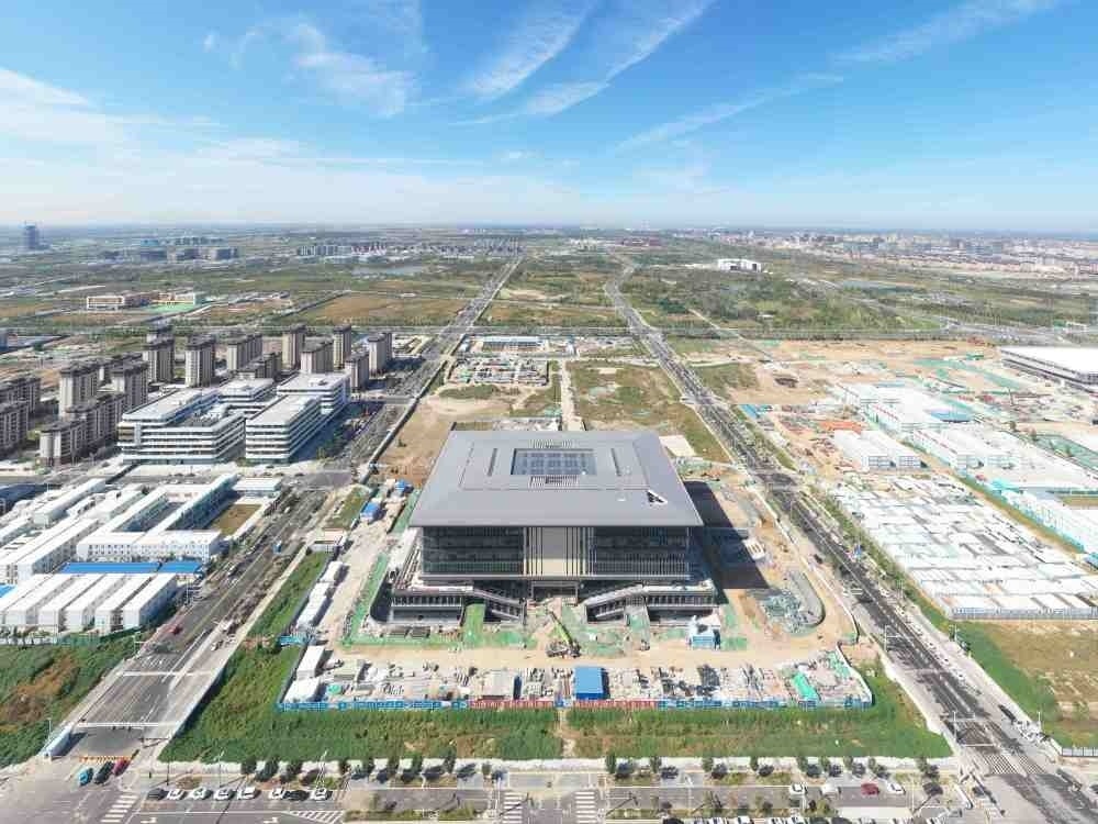 這是雄安新區(qū)大學(xué)園圖書館（2023年10月1日攝，無人機(jī)照片）。新華社記者 朱旭東 攝